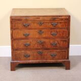 Small 18thc. Walnut Chest of Drawers