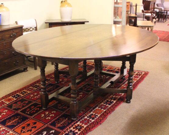 18thc Style Oak Wake Table - Image 3