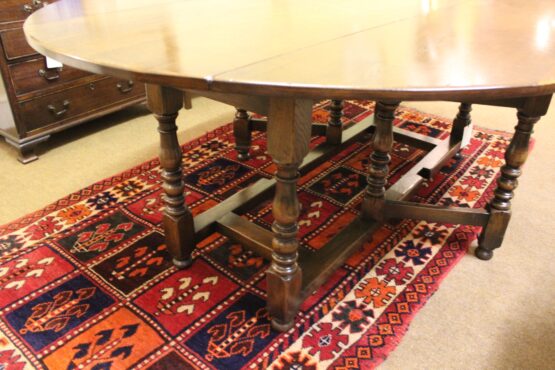 18thc Style Oak Wake Table - Image 4