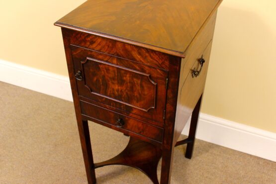 Early 19thc Mahogany Bedside Cupboard - Image 3