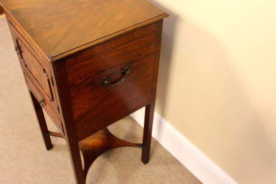 Early 19thc Mahogany Bedside Cupboard - Image 4