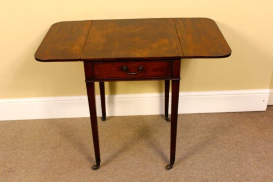 A Lovely 18thc Mahogany Pembroke Side Table - Image 3