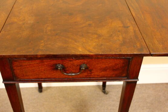 A Lovely 18thc Mahogany Pembroke Side Table - Image 6