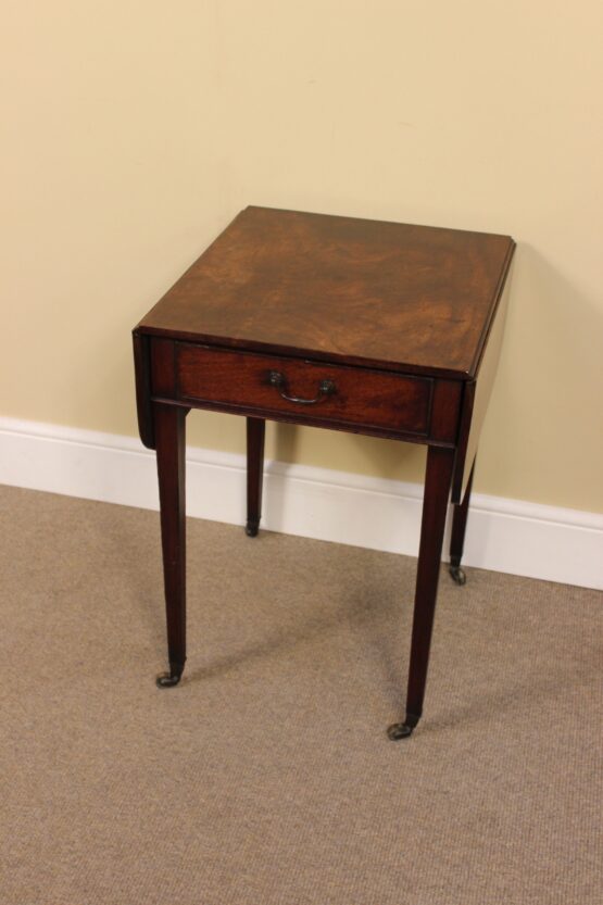 A Lovely 18thc Mahogany Pembroke Side Table - Image 5