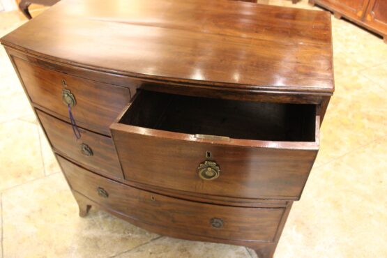 19thc Mahogany Bow Fronted Chest Of Drawers - Image 3