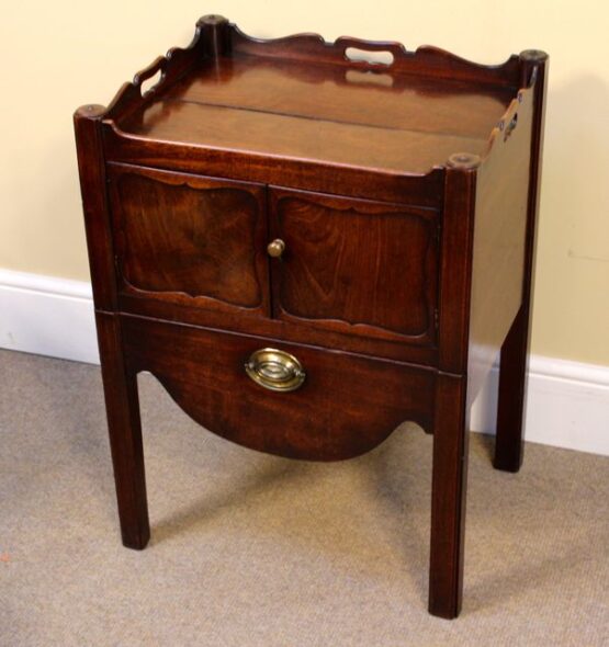 Early 19thc Mahogany Bedside Cabinet - Image 2