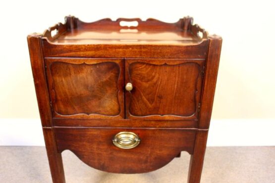 Early 19thc Mahogany Bedside Cabinet