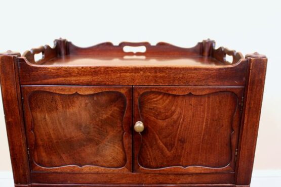 Early 19thc Mahogany Bedside Cabinet - Image 6