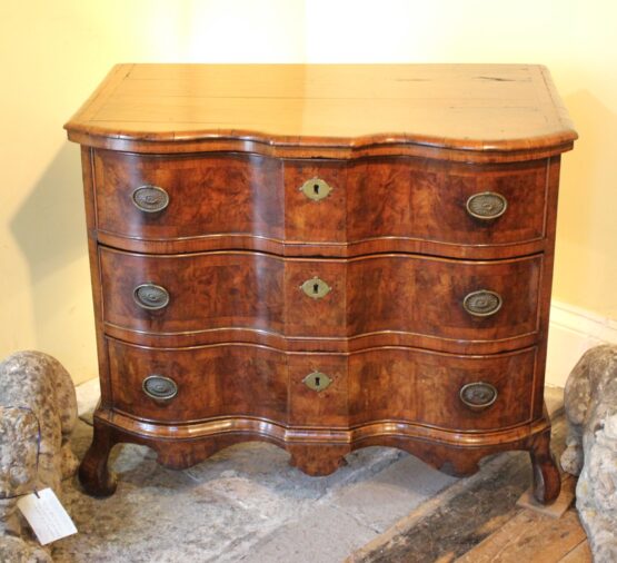 18thc Walnut Chest Of Drawers - Image 2