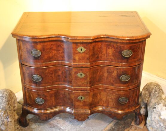 18thc Walnut Chest Of Drawers - Image 3