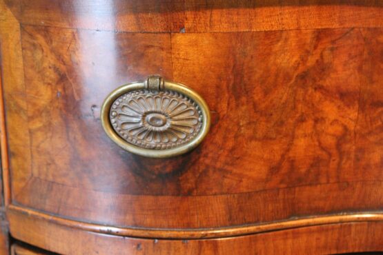 18thc Walnut Chest Of Drawers - Image 4