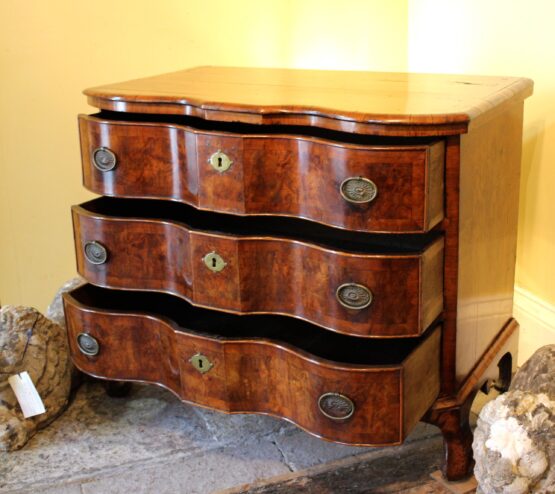 18thc Walnut Chest Of Drawers - Image 11