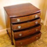 19thc Bow Fronted Small Chest Of Drawers - Image 5