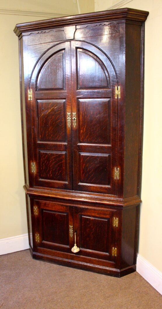 18thc Oak Corner Cupboard - Image 2