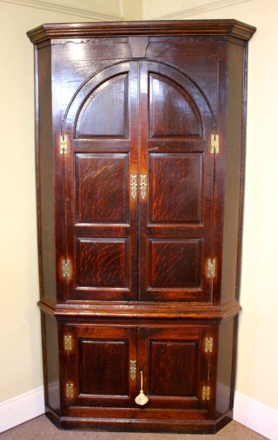 18thc Oak Corner Cupboard - Image 3