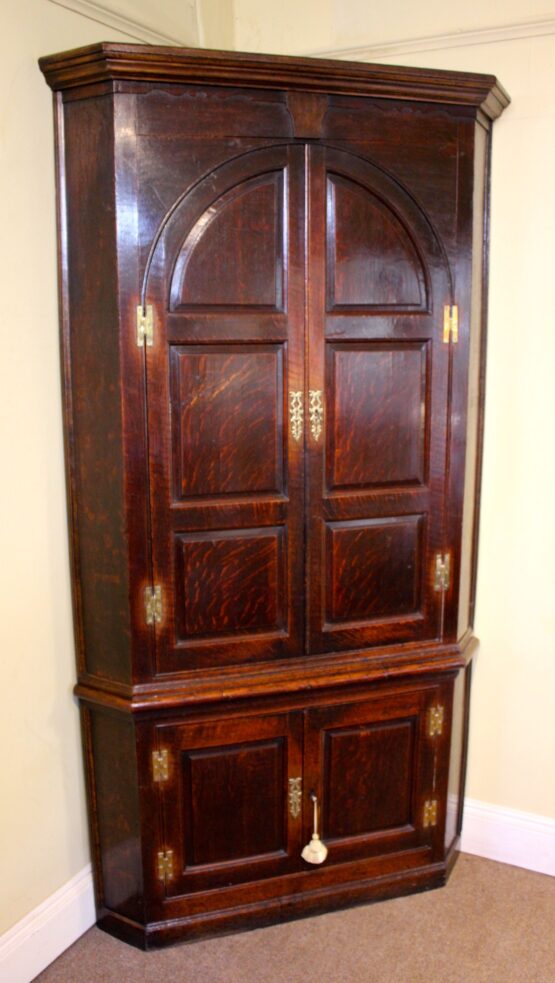 18thc Oak Corner Cupboard - Image 4