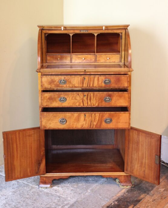 Late 19thc Satin Wood Roll Top Desk - Image 5